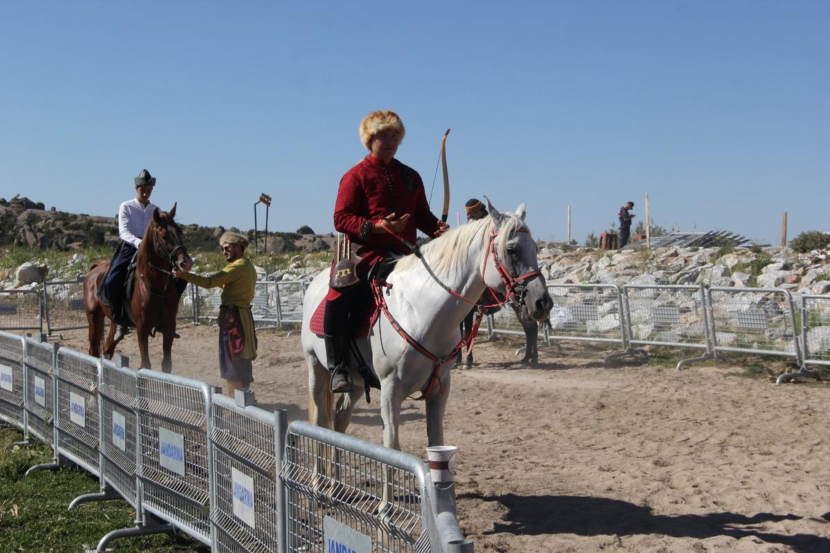 Atlı Ok&ccedil;uluk T&uuml;rkiye Şampiyonası yarı final yarışları Afyonkarahisar&rsquo;da başladı