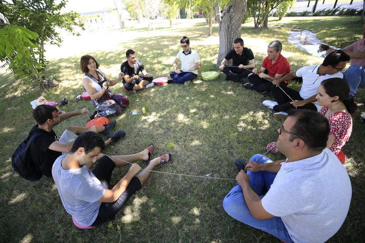 Antalya'da görme engellilere yönelik "sahilde kütüphane" etkinliği düzenlendi G3
