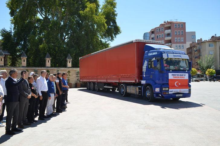 Karaman'dan Pakistan'daki sel bölgesine 2 yardım tırı gönderildi G4