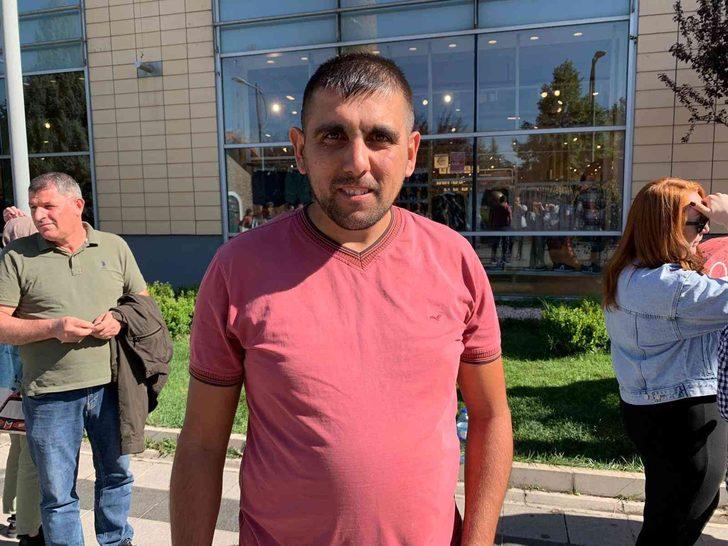 4 bin lira indirimi duydular, 12 saat kuyrukta beklediler! "Çok korkmuştuk, telefonu alınca sarıldık, öpüştük" G3