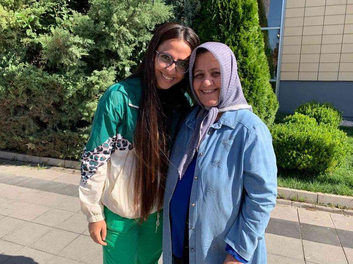 4 bin lira indirimi duydular, 12 saat kuyrukta beklediler! "Çok korkmuştuk, telefonu alınca sarıldık, öpüştük" G4