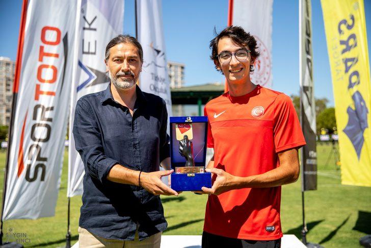Mete Gazoz, "Sportif Fair Play Kariyer Dalı" ödülünü Antalya'da aldı