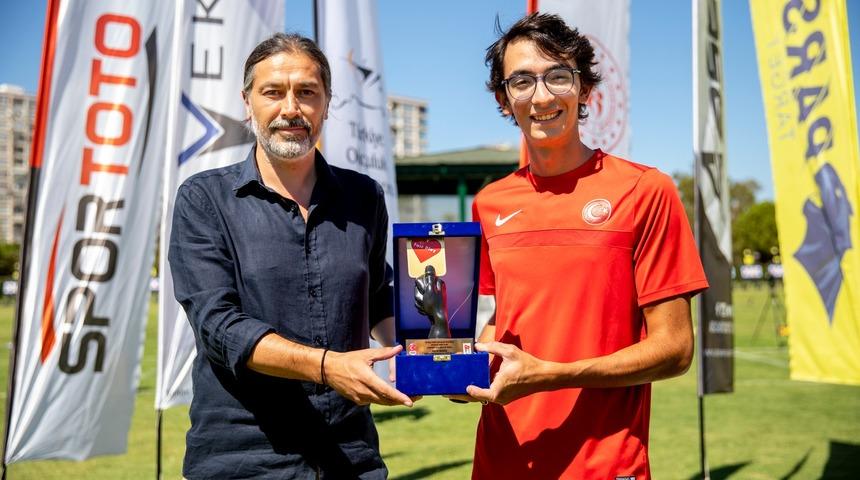 Mete Gazoz, "Sportif Fair Play Kariyer Dalı" ödülünü Antalya'da aldı