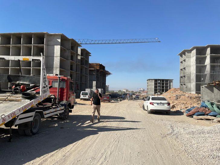 Malatya'da inşaat çalışmaları sırasında vinç devrildi G3