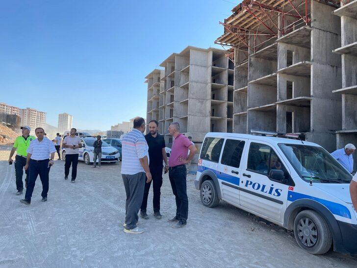 Malatya'da inşaat çalışmaları sırasında vinç devrildi G4