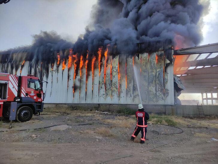 GÜNCELLEME - Malatya'da kayısı depolama fabrikasında çıkan yangın kontrol altına alındı G5
