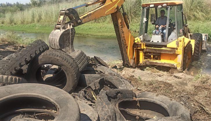 Osmaniye'de dere yatağı araç lastiklerinden temizlendi G4