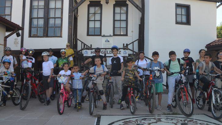 Amasya'da çocuklar "temiz çevre" için aileleriyle pedal çevirdi G1