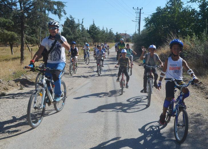 Amasya'da çocuklar "temiz çevre" için aileleriyle pedal çevirdi G2