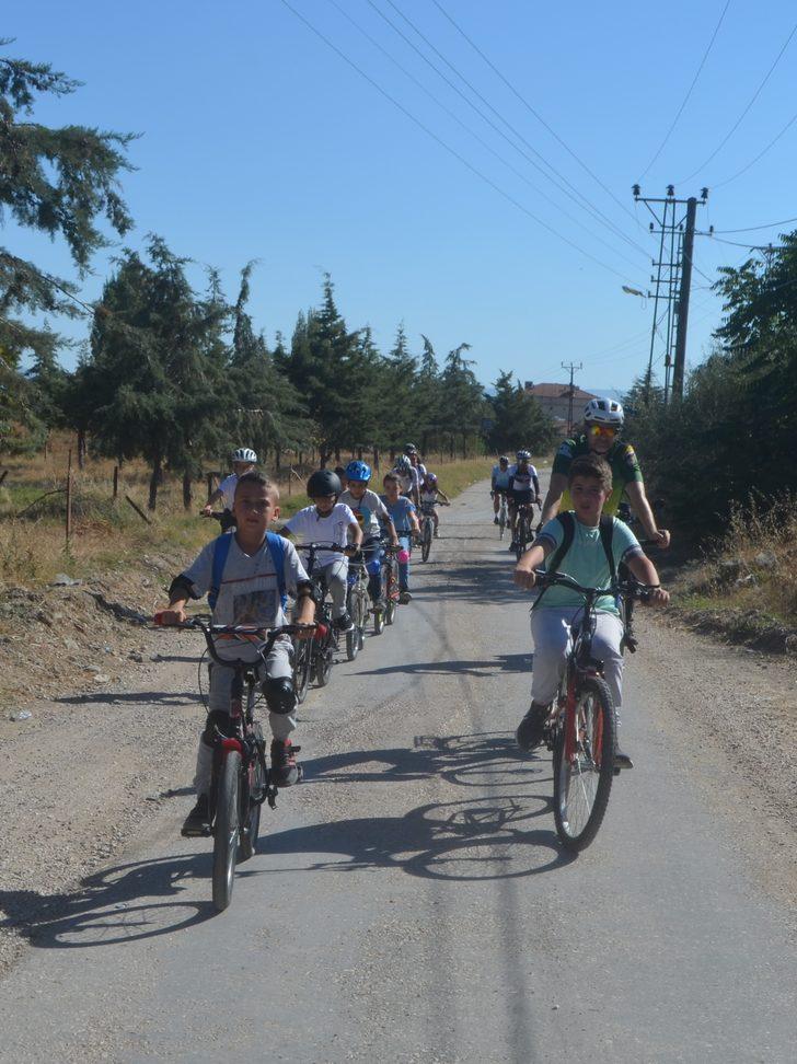 Amasya'da çocuklar "temiz çevre" için aileleriyle pedal çevirdi G3