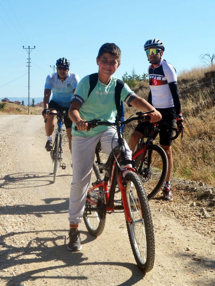 Amasya'da çocuklar "temiz çevre" için aileleriyle pedal çevirdi G5