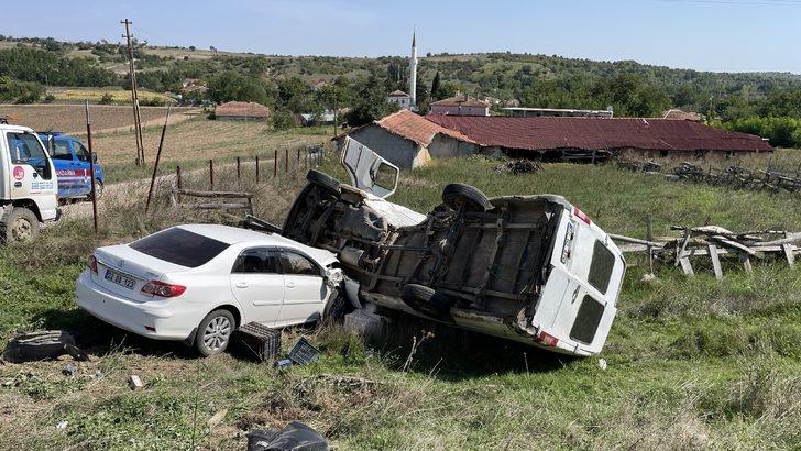 Edirne'de hafif ticari araçla otomobil çarpıştı, 2 kişi yaralandı G3