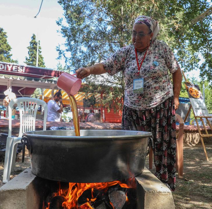 Kırklareli'nde köylü kadınlar yöresel lezzetleri tanıttı G1