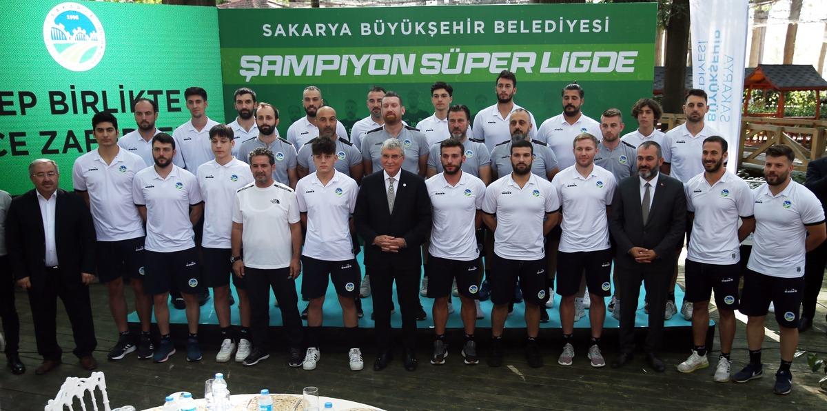 Sakarya B&uuml;y&uuml;kşehir Beldiyespor Hentbol Takımı tanıtıldı
