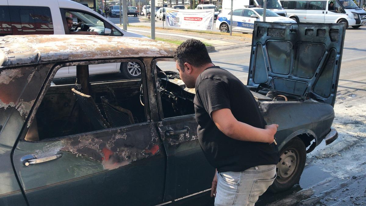 Adana'da otomobilde &ccedil;ıkan yangında s&uuml;r&uuml;c&uuml; yaralandı