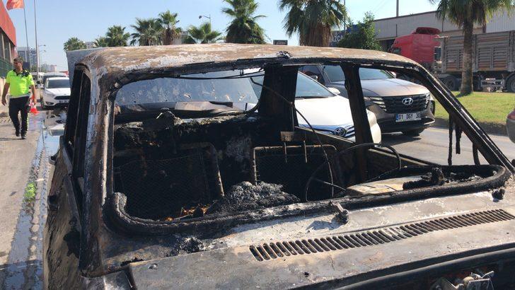 Adana'da otomobilde çıkan yangında sürücü yaralandı G2