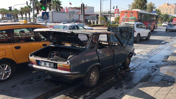 Adana'da otomobilde çıkan yangında sürücü yaralandı G3