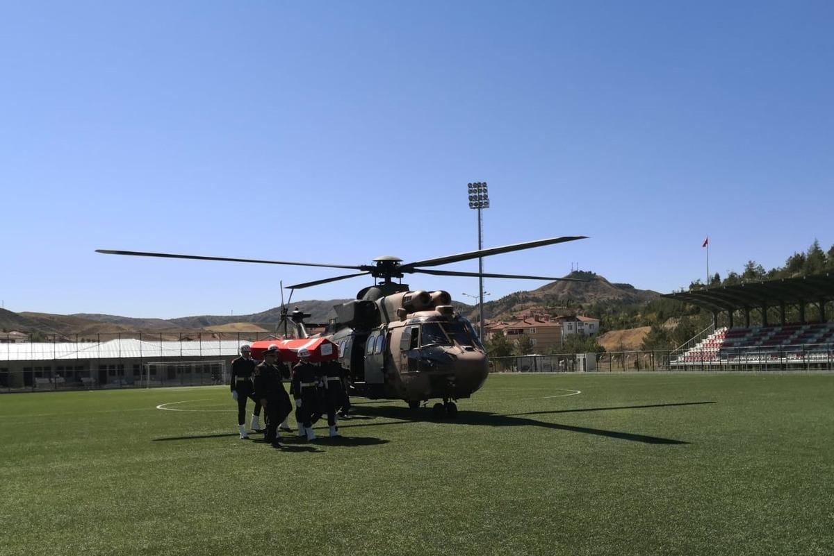 Şehit Piyade Uzman &Ccedil;avuş U&ccedil;ak&ccedil;ı memleketi &Ccedil;orum'da son yolculuğuna uğurlandı