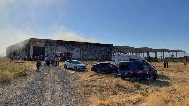 GÜNCELLEME - Malatya'da kayısı depolama fabrikasında çıkan yangın kontrol altına alındı