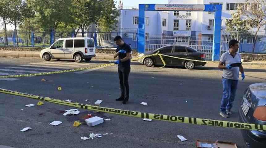 Diyarbakır'da komşu esnafların kavgasında silahlar patladı! 3 kişi yaralandı