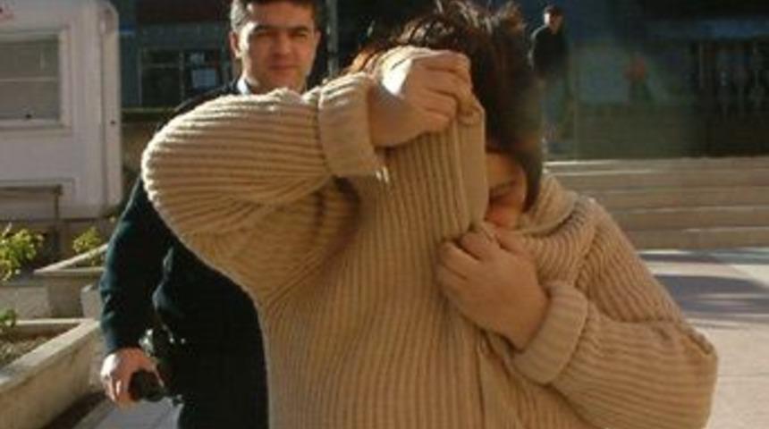 Bebeğini internette satmaya kalktı