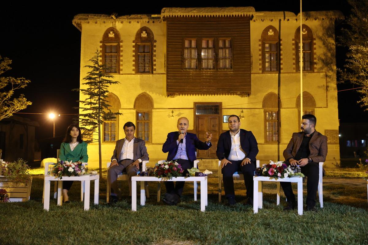 AK Parti Genel Başkanvekili Kurtulmuş, Van'da gen&ccedil;lerle buluştu: