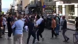 İstanbul'da alacak-verecek kavgası! İki taraf da yakınlarını çağırdı, ortalık savaş alanına döndü