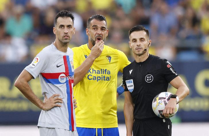 Son dakika: Cadiz - Barcelona maçında tüm stadyum buz kesti! Bir taraftarın geçirdiği kalp rahatsızlığı nedeniyle oyun durdu... G3