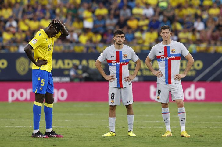 Son dakika: Cadiz - Barcelona maçında tüm stadyum buz kesti! Bir taraftarın geçirdiği kalp rahatsızlığı nedeniyle oyun durdu... G4