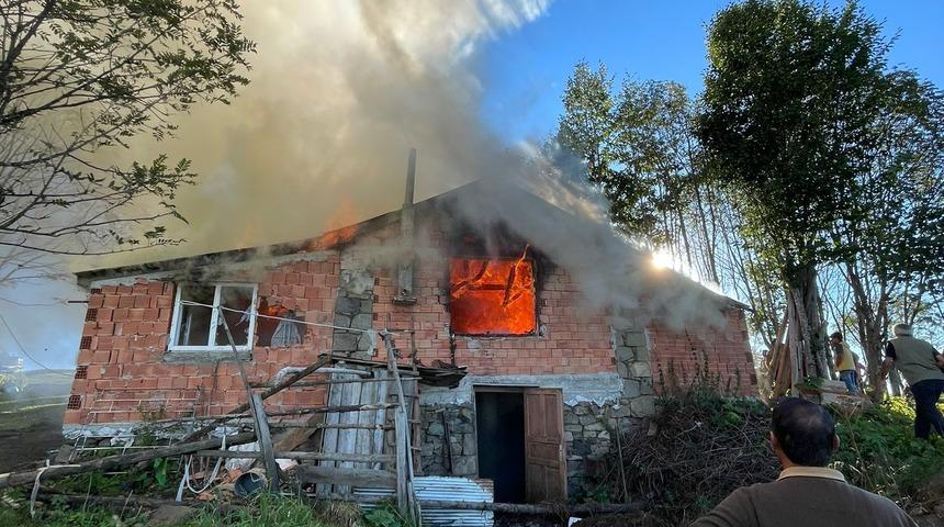 Trabzon'da yatalak hasta yangında hayatını kaybetti