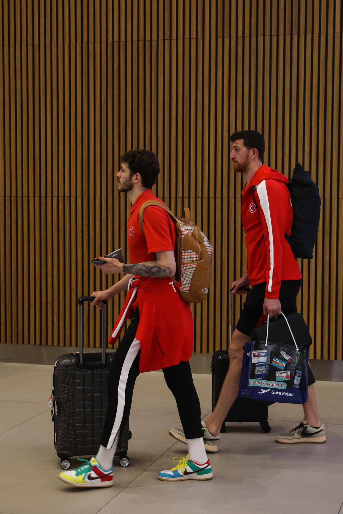 Avrupa Şampiyonası'ndan elenen A Milli Erkek Basketbol Takımı yurda d&ouml;nd&uuml;