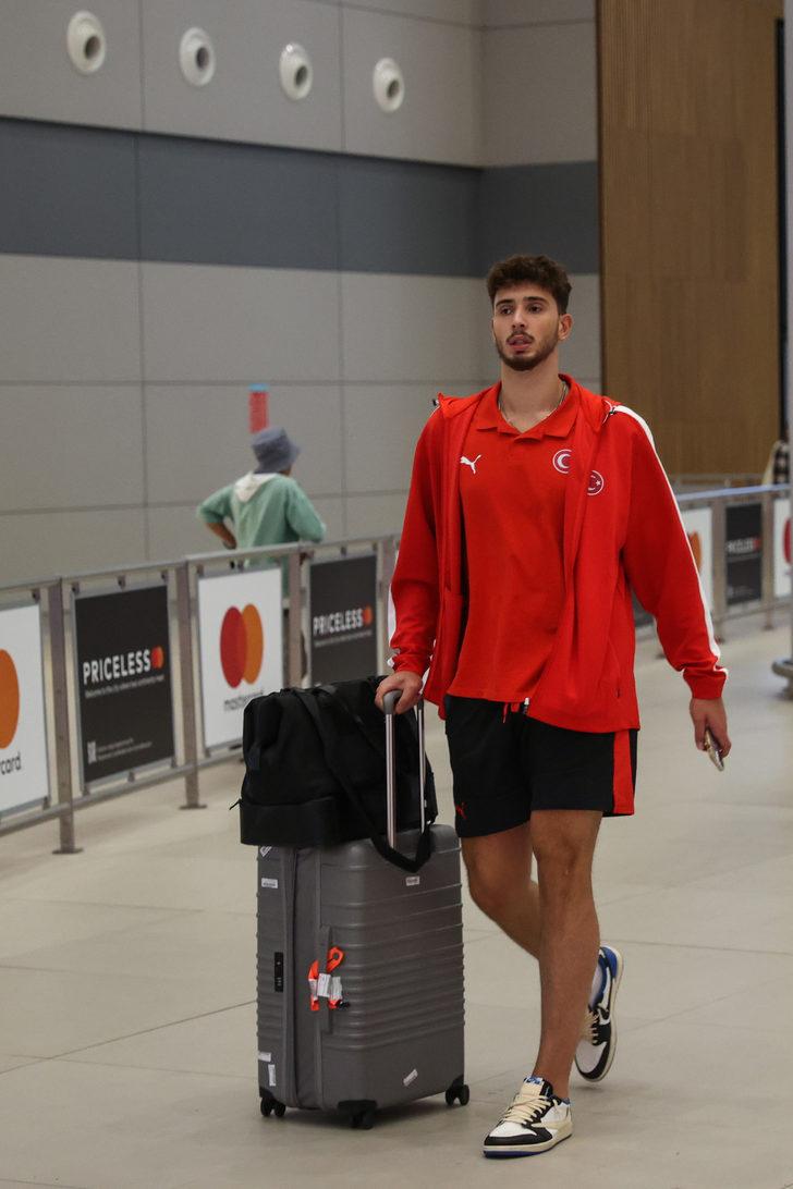 Avrupa Şampiyonası'ndan elenen A Milli Erkek Basketbol Takımı yurda döndü G3