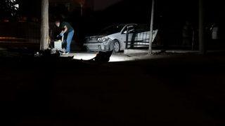 Kırmızı ışıkta silahlı saldırı! Otomobile kurşun yağdırdı: 1 ölü, 1 yaralı