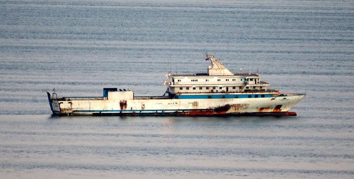 GÜNCELLEME - Yunanistan Sahil Güvenlik birimlerinin taciz ateşi açtığı gemi Çanakkale Boğazı'nda demirledi G2