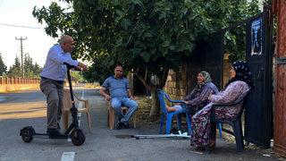 14 yıllık muhtarın makam aracı görenleri şaşırtıyor! Resmi dairelere, düğün ve taziyelere hep onunla gidiyor