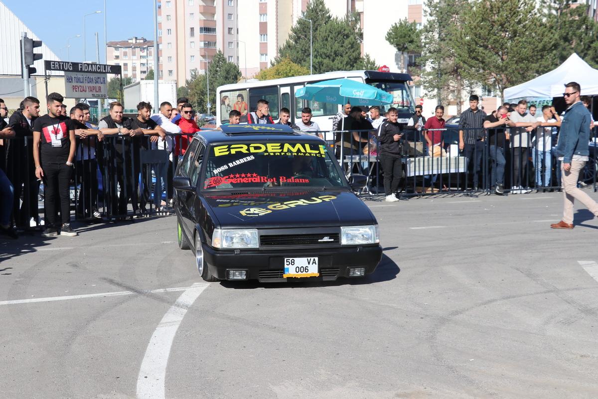 Modifiye ara&ccedil; tutkunları Sivas'ta buluştu