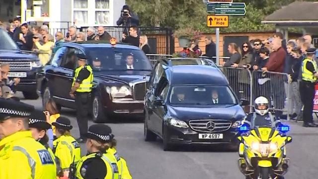 Kraliçe Elizabeth’in naaşı yola çıktı! 6 saat sürecek