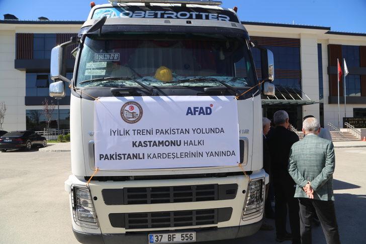 Pakistan'daki selzedeler için Kastamonu'dan 2 yardım tırı gönderildi G3