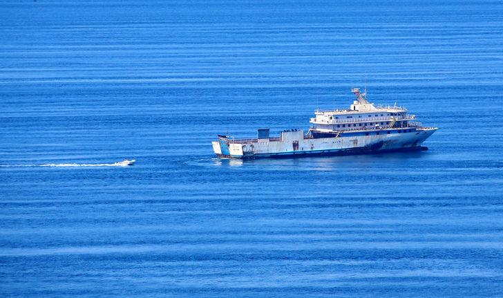 Yunanistan Sahil Güvenlik birimlerinin taciz ateşi açtığı gemi yeniden seyrine başladı G3