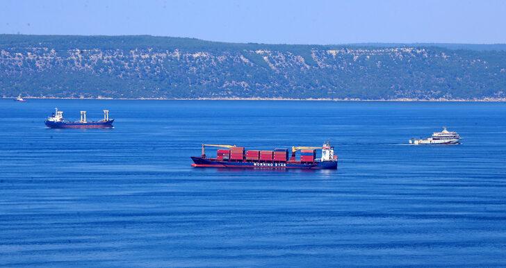 Yunanistan Sahil Güvenlik birimlerinin taciz ateşi açtığı gemi yeniden seyrine başladı G5