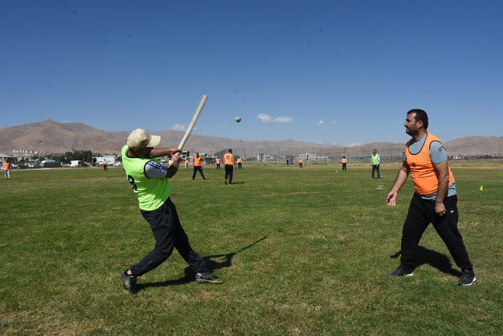 Hakkari'nin beyzbolu "holane"nin tanıtım etkinliği düzenlendi G2