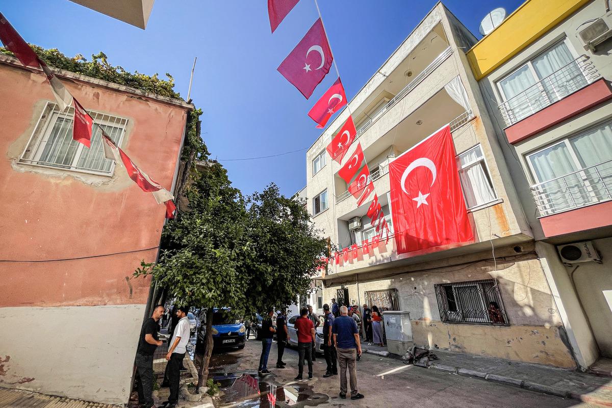 Şehit Uzman &Ccedil;avuş Yıldırım'ın Mersin'deki ailesine şehadet haberi verildi
