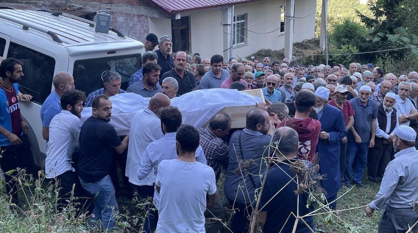 Trabzon'da vefat eden kuzenlerin cenazeleri aynı gün toprağa verildi