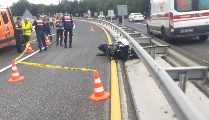 Düzce'de bariyerlere çarpan motosikletteki 2 genç öldü G3