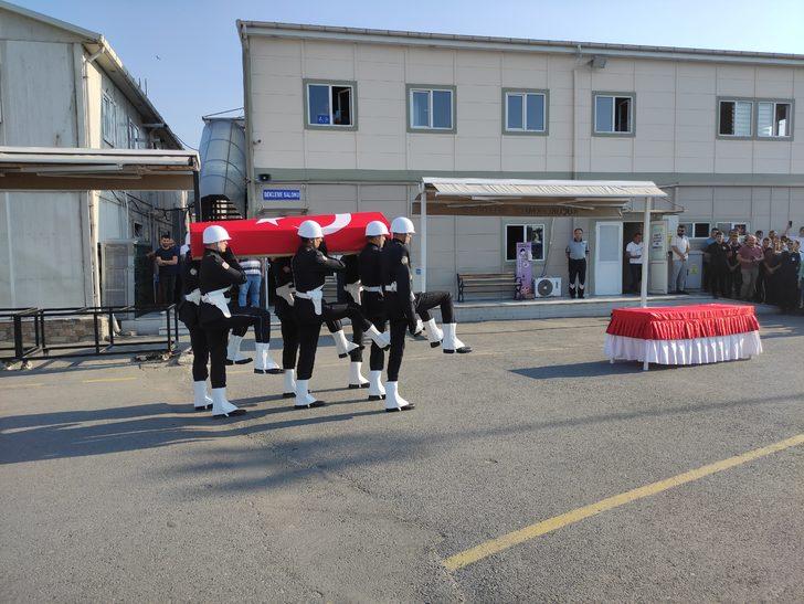 İstanbul'da silahın kazayla patlaması sonucu vefat eden polis için cenaze töreni G1