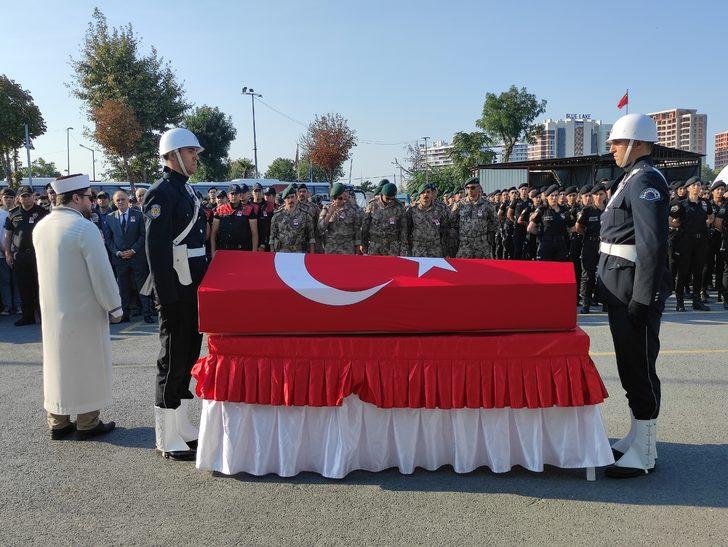 İstanbul'da silahın kazayla patlaması sonucu vefat eden polis için cenaze töreni G2