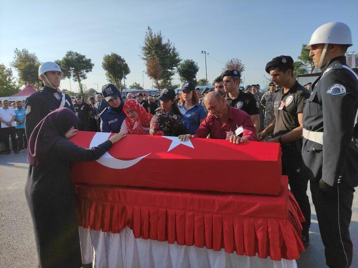 İstanbul'da silahın kazayla patlaması sonucu vefat eden polis için cenaze töreni G4