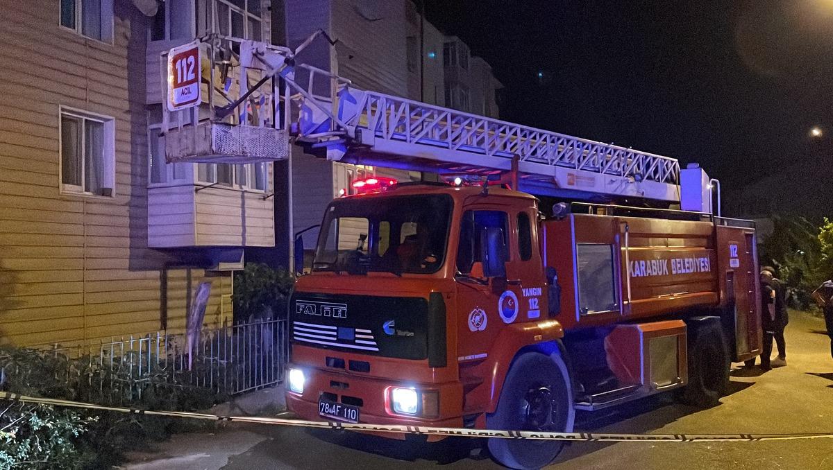 Karab&uuml;k'te evde &ccedil;ıkan yangın hasara yol a&ccedil;tı