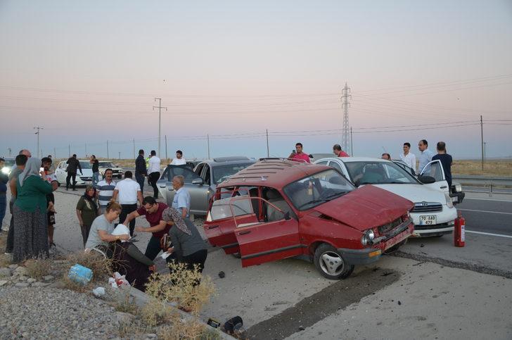 Karaman'da Zincirleme Trafik Kazasında 4 Kişi Yaralandı - Karaman Haberleri