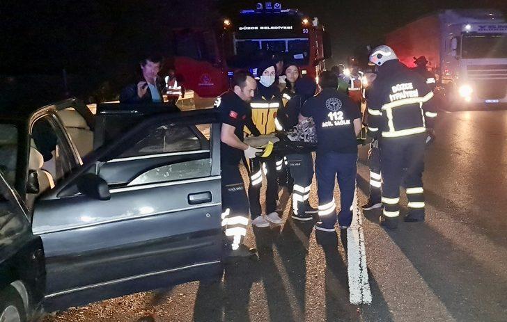 Anadolu Otoyolu'nda minibüs ile otomobilin çarpıştığı kazada 2 kişi yaralandı G2